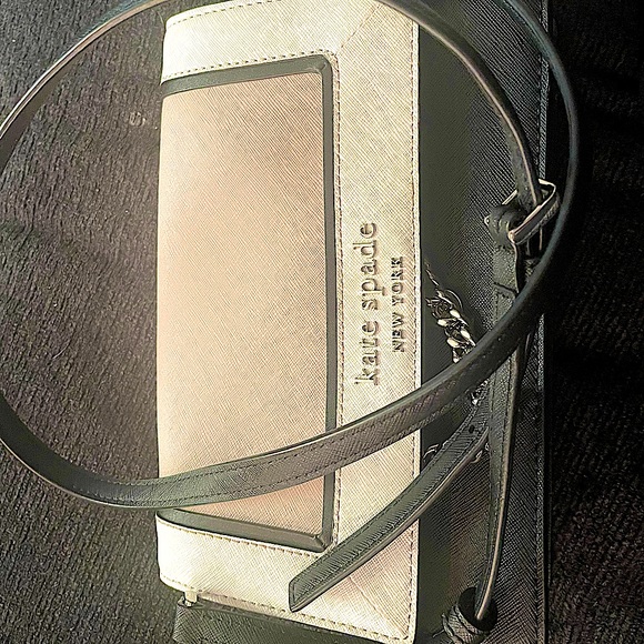 Authentic Kate Spade ♠️ Purse - Picture 1 of 6